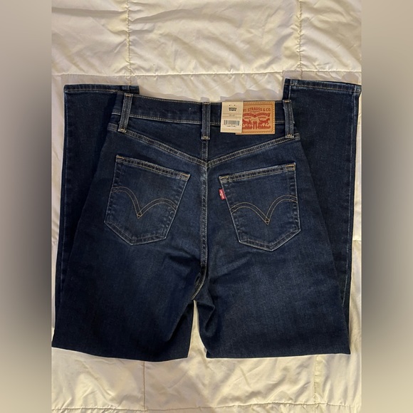 Levi's High-Rise Mom Jeans - Picture 6 of 12